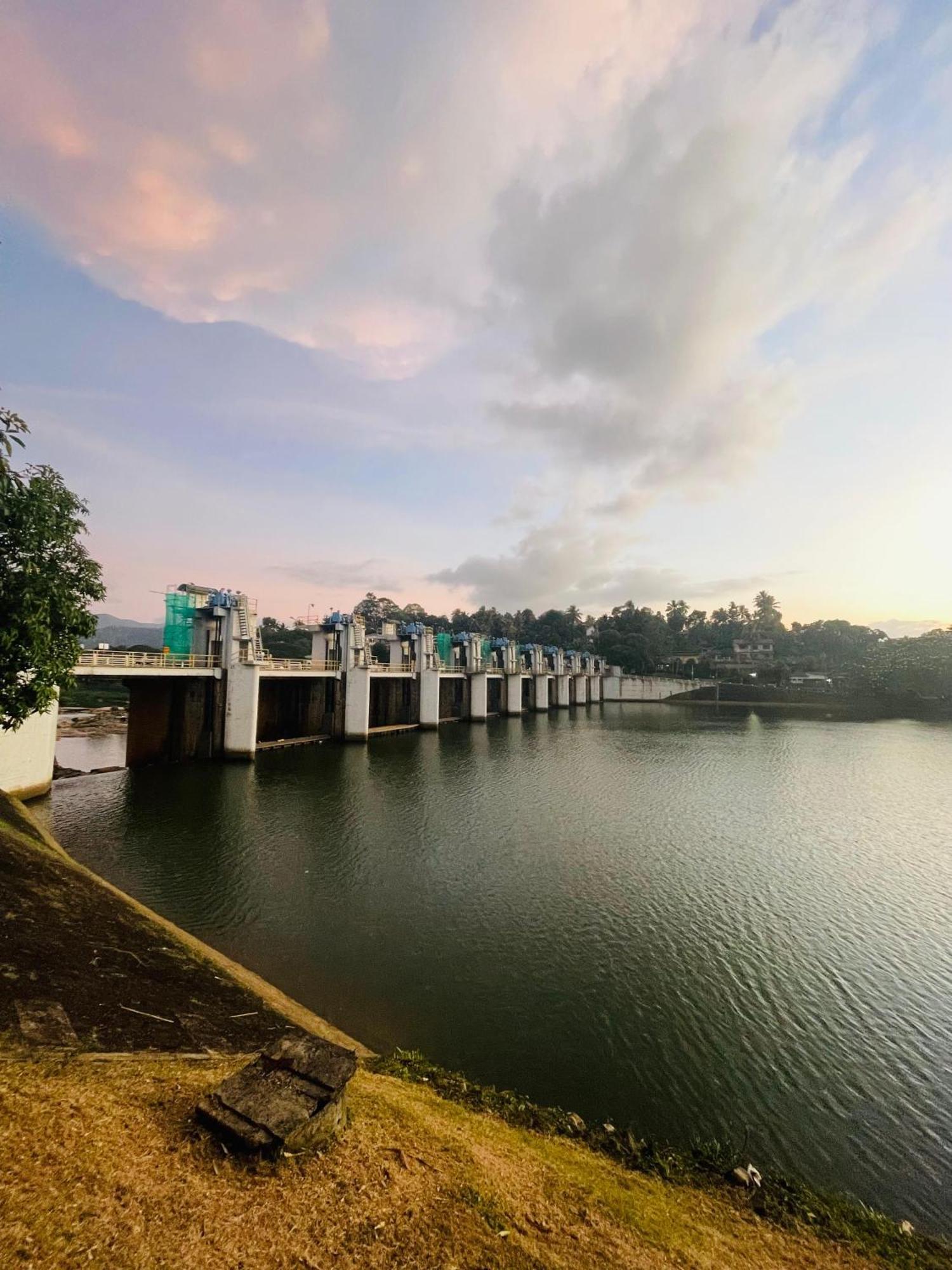 Mahaweli View Bungalow Kandy Exteriör bild
